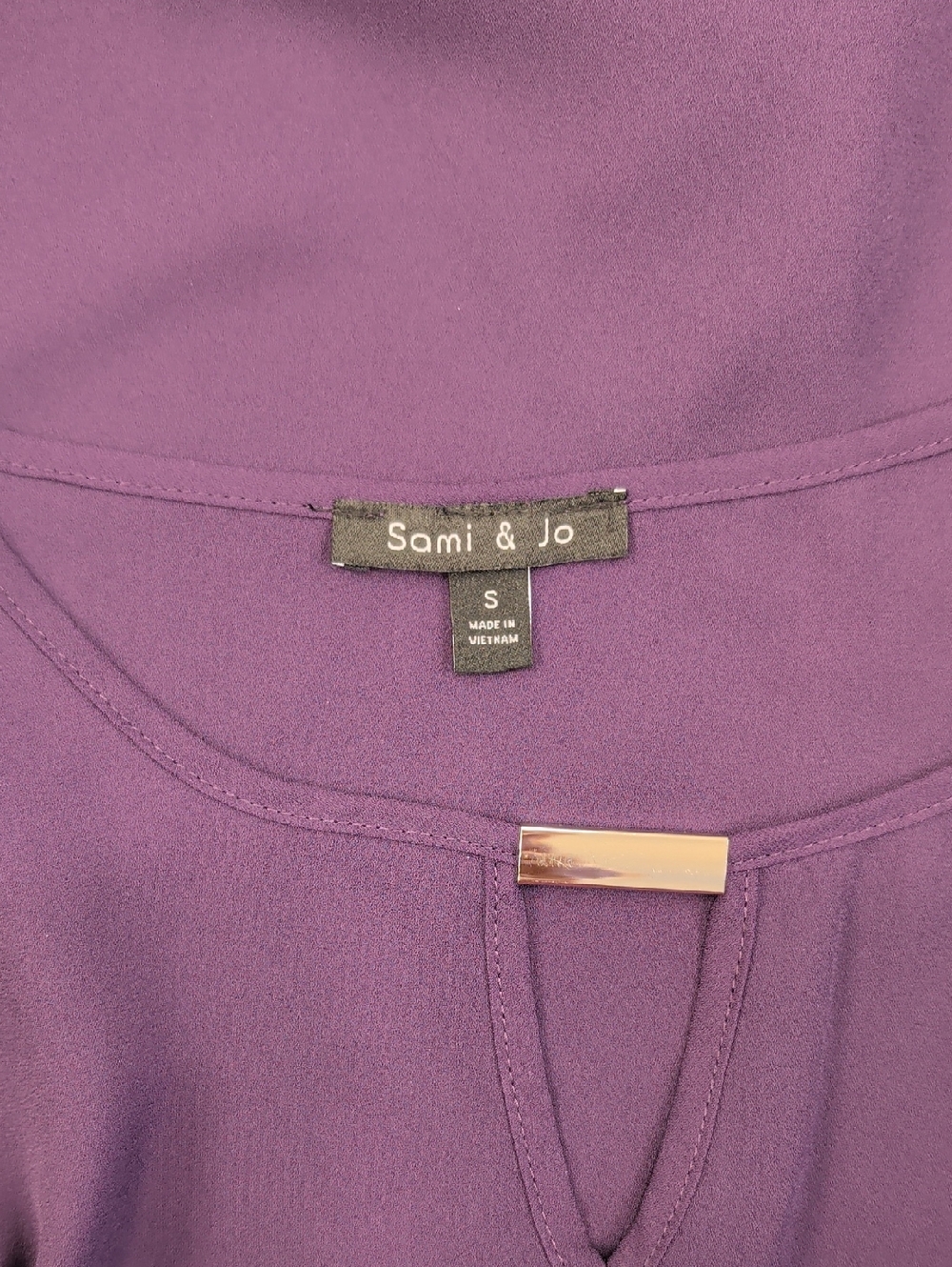 Sami & Jo Plum Sleeveless Keyhole Tank Top with Rose Gold Accent Size S - Picture 4 of 6